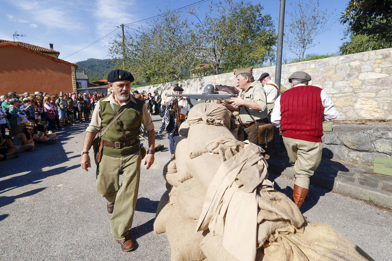 Un viaje a las trincheras para no olvidar la dureza de la Guerra Civil
