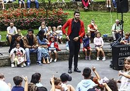 Espectáculo del Mago Pelayo en el Campo San Francisco.