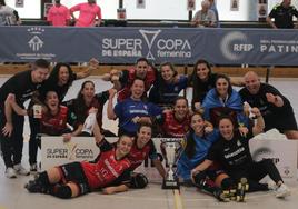 Las gijonesas tras ganar la Supercopa.