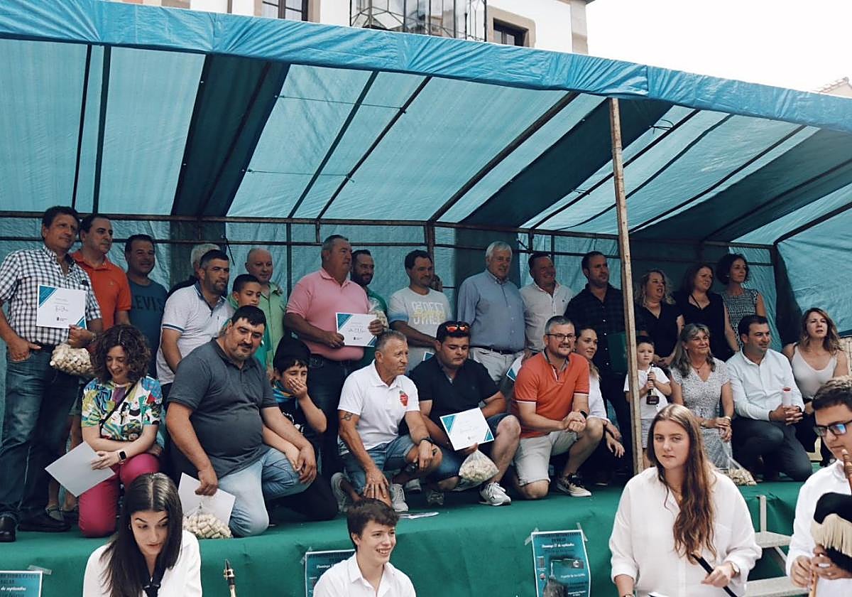 Algunos de los particpantes y organizadores del certamen salense.