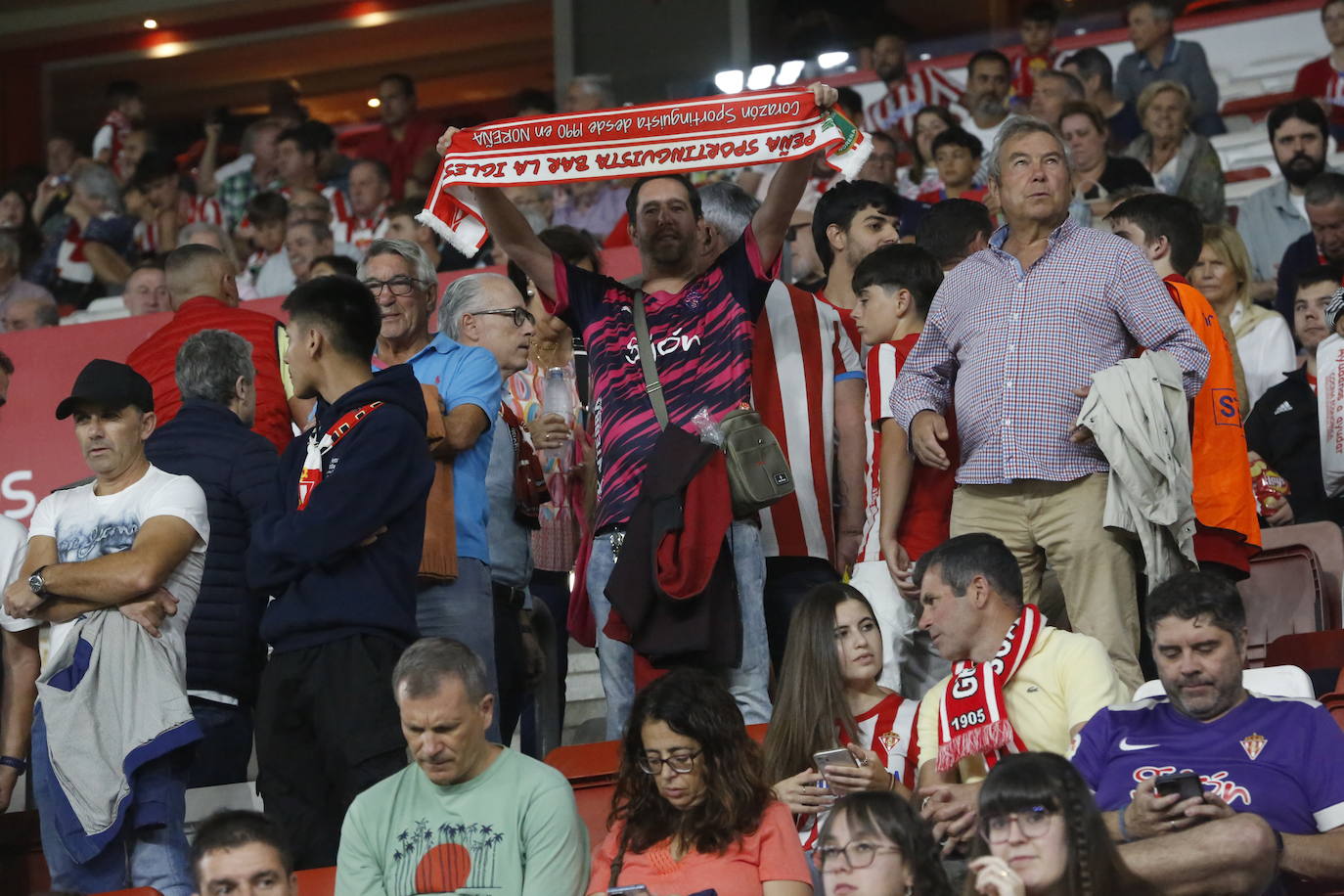 ¿Estuviste en el Sporting - Tenerife en El Molinón? ¡Búscate!