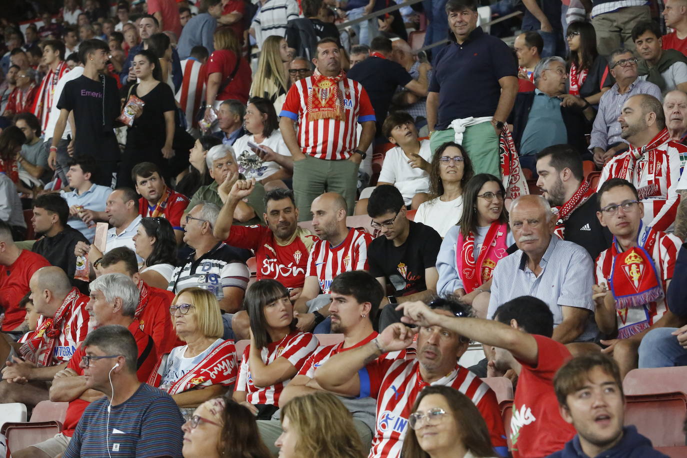 ¿Estuviste en el Sporting - Tenerife en El Molinón? ¡Búscate!