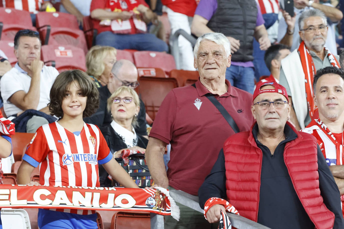 ¿Estuviste en el Sporting - Tenerife en El Molinón? ¡Búscate!