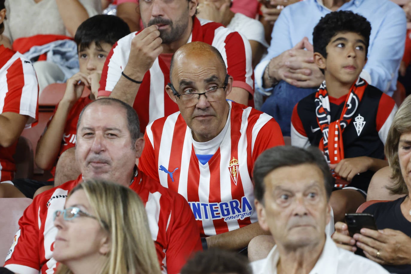 ¿Estuviste en el Sporting - Tenerife en El Molinón? ¡Búscate!