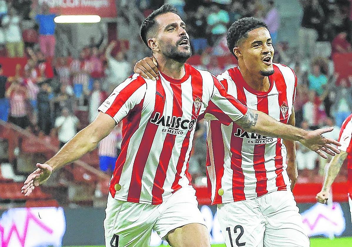 Pablo Insua, el domingo, con Varane, tras marcar el gol de la victoria en la prolongación.
