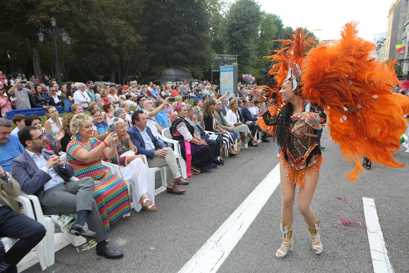 Todas las imágenes del desfile del Día de América en Oviedo