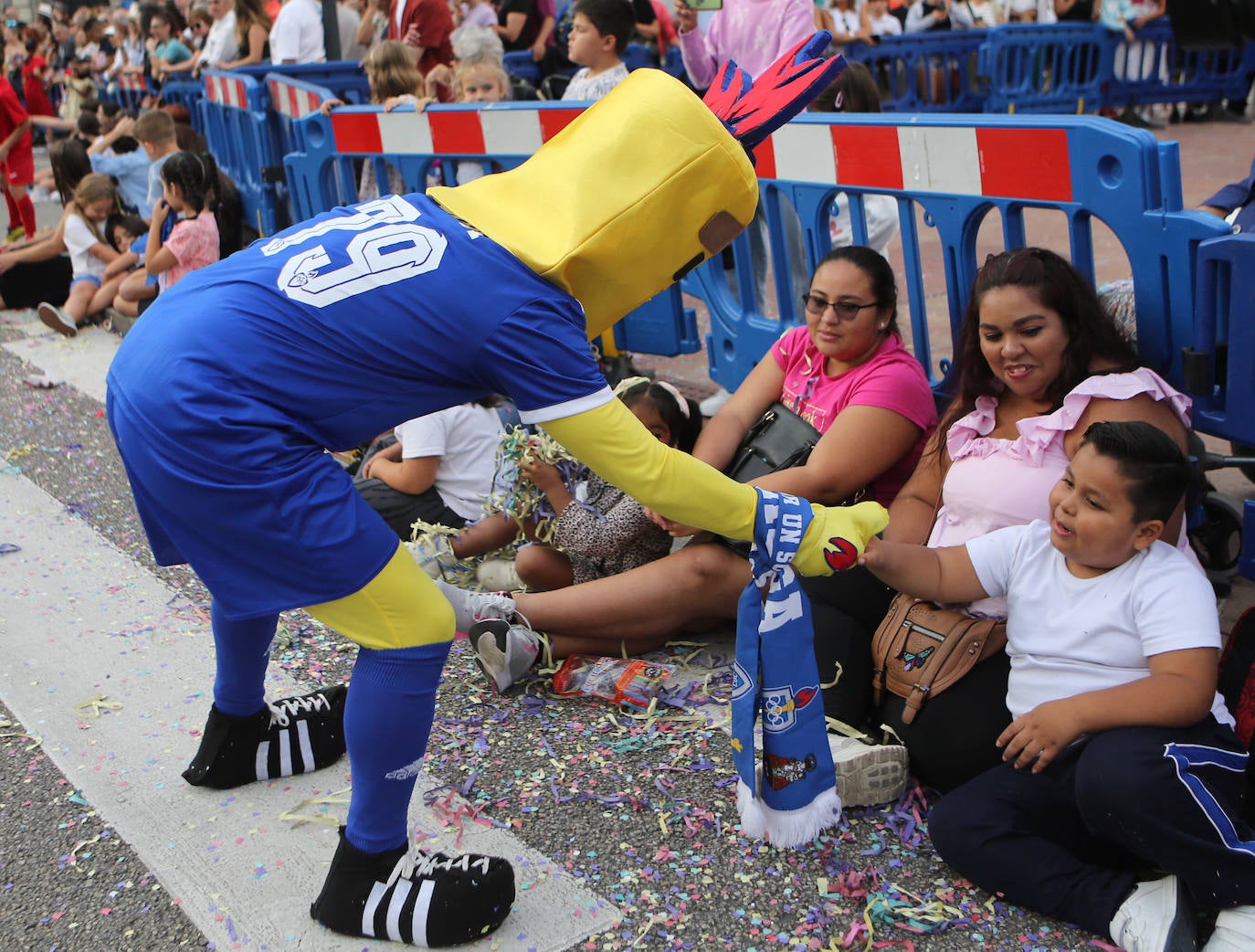 Todas las imágenes del desfile del Día de América en Oviedo