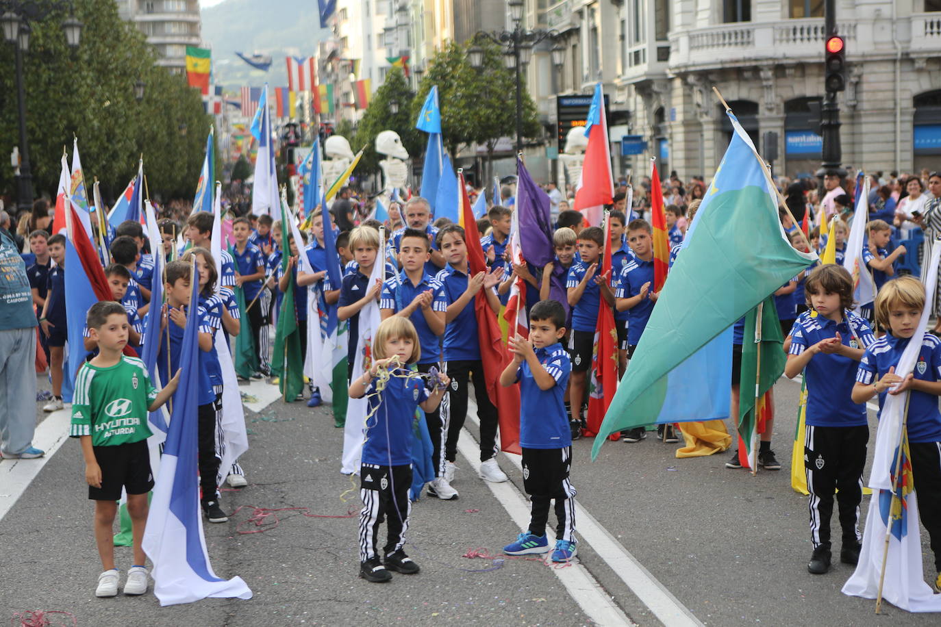 Todas las imágenes del desfile del Día de América en Oviedo