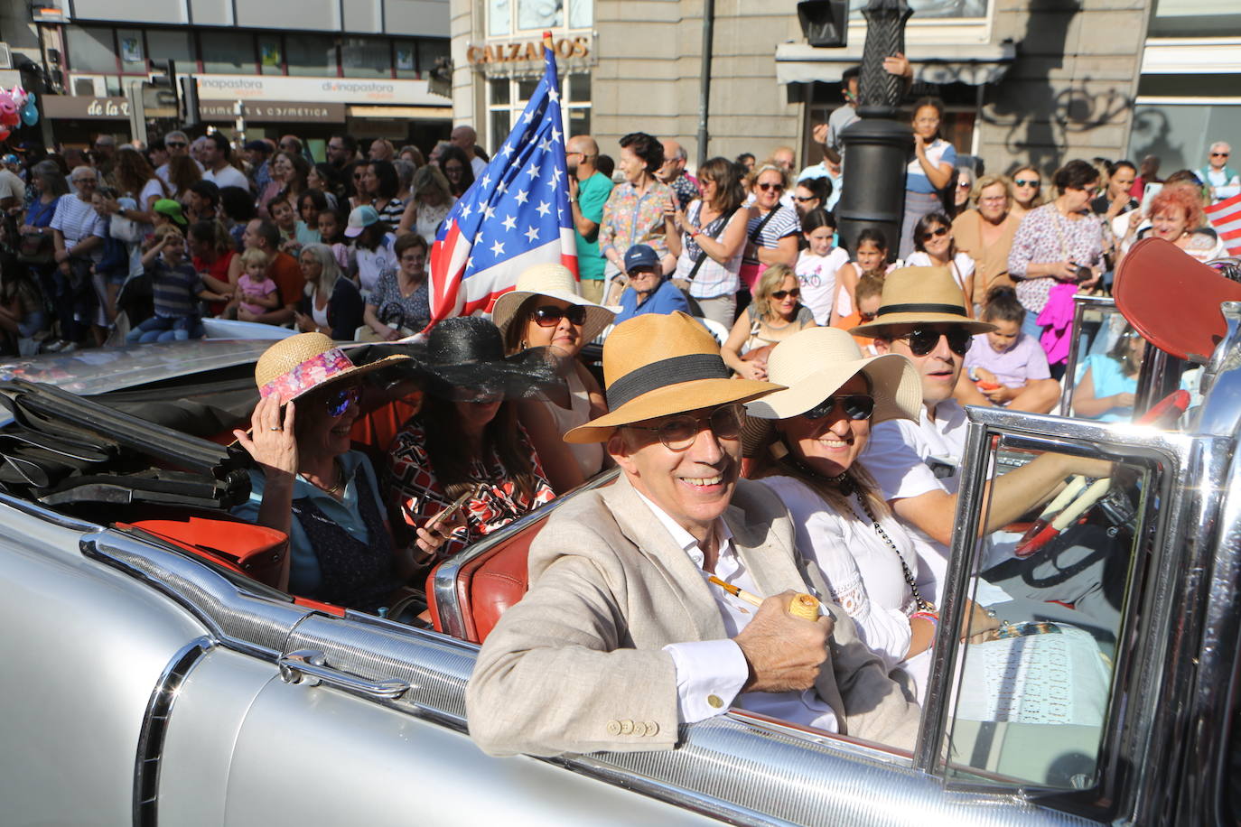 Todas las imágenes del desfile del Día de América en Oviedo