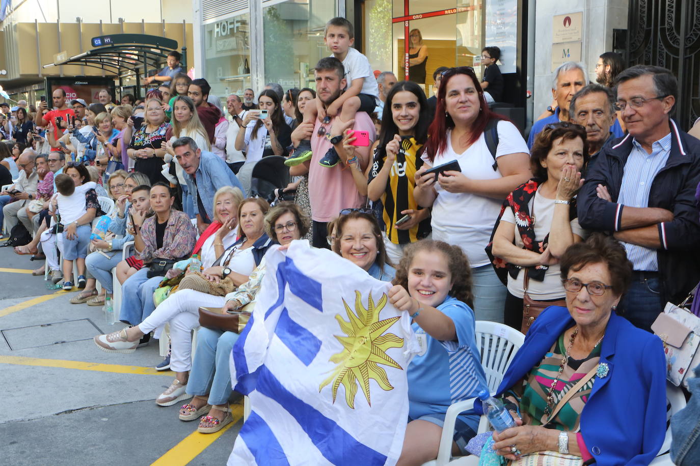 Todas las imágenes del desfile del Día de América en Oviedo