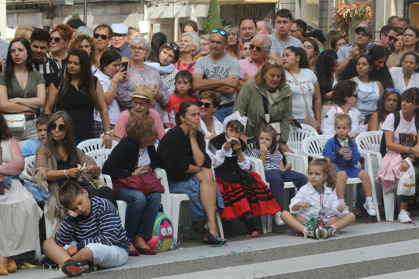 Todas las imágenes del desfile del Día de América en Oviedo