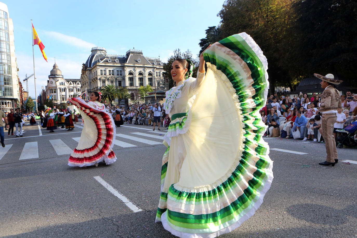 Todas las imágenes del desfile del Día de América en Oviedo