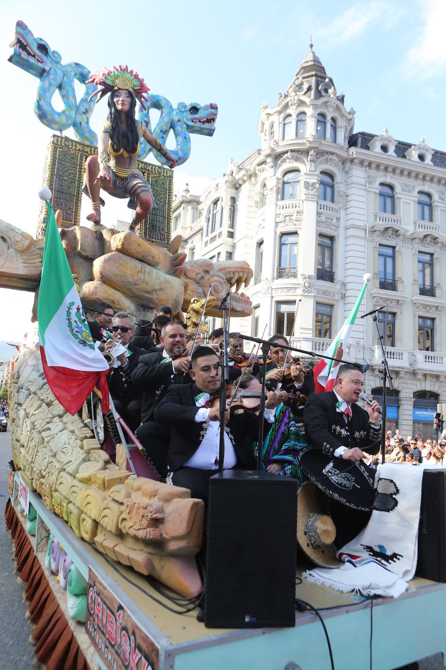 Todas las imágenes del desfile del Día de América en Oviedo