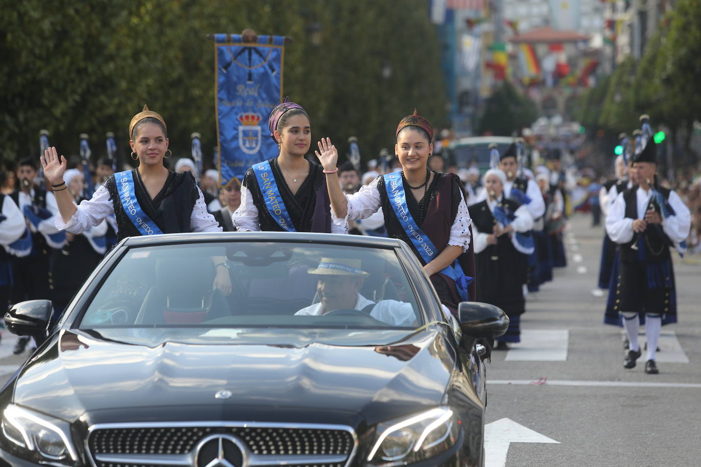 Todas las imágenes del desfile del Día de América en Oviedo