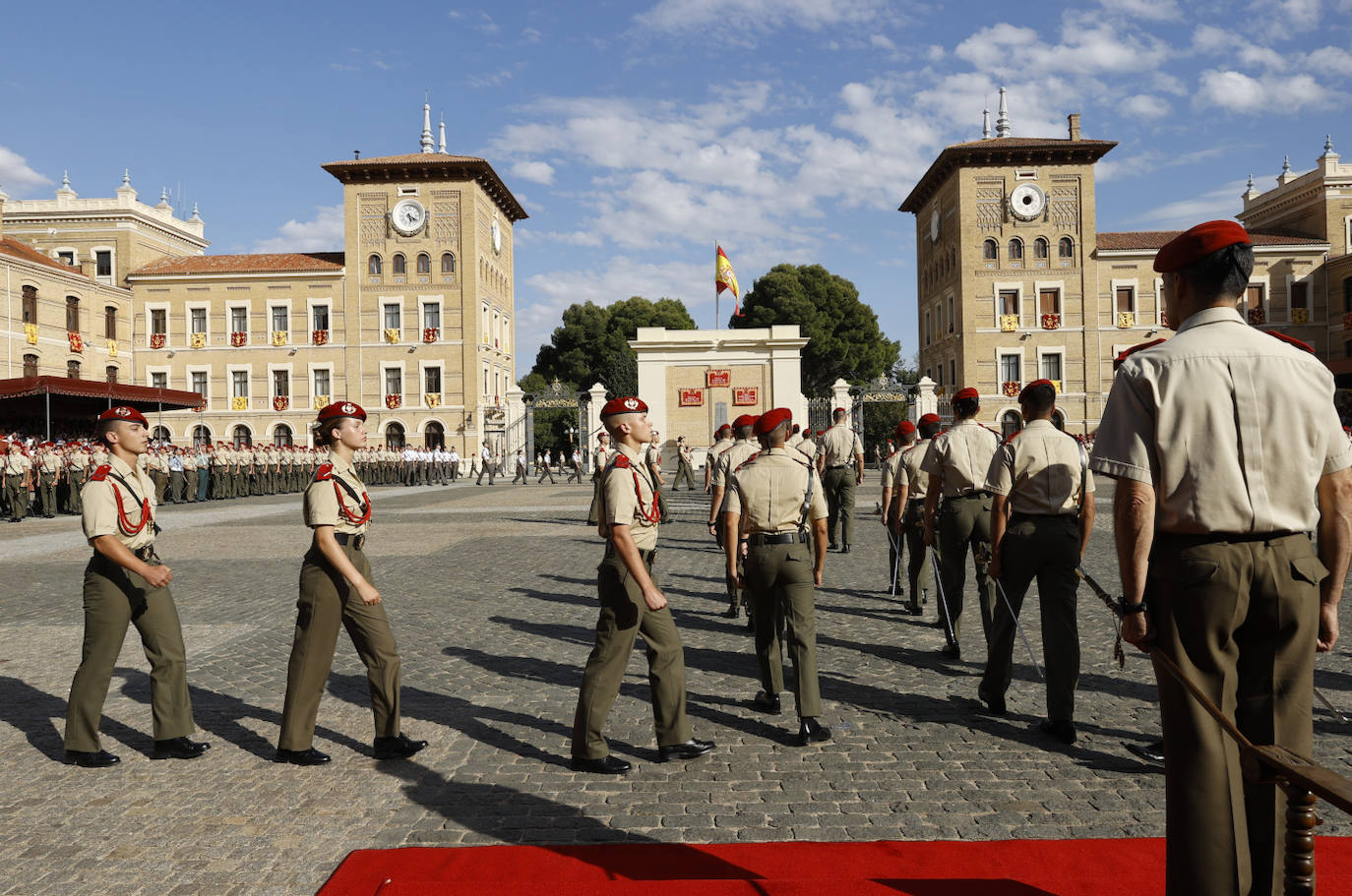 La princesa Leonor, protagonista en la ceremonia de entrega de sables de la academia militar