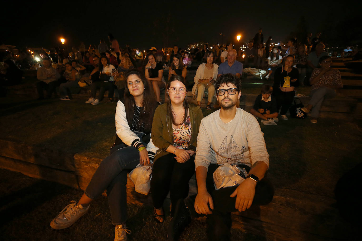 Oviedo estalla en su gran noche de fuegos artificiales