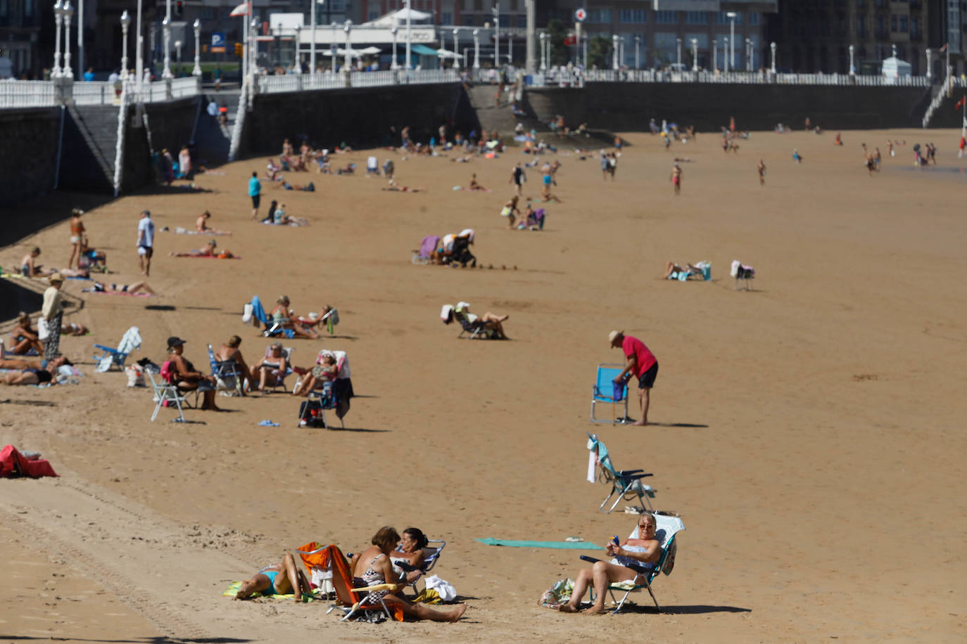 El verano se despide a lo grande en Gijón