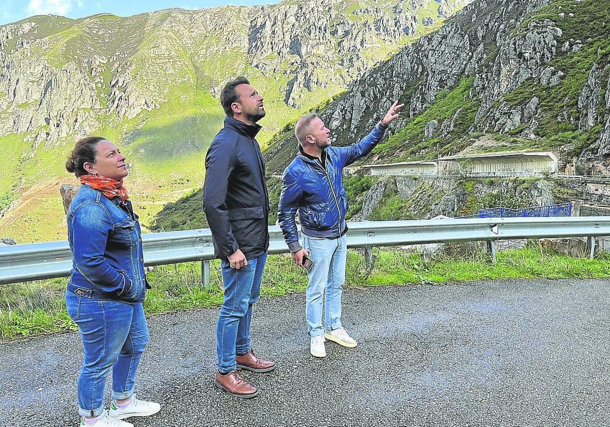 Nieves Díaz, Álvaro Queipo y Juan Sutil acudieron a la zona de Riofrío, en el puerto de San Isidro.