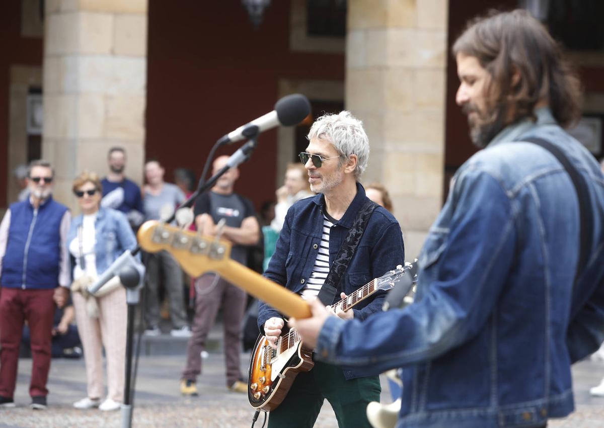 Imagen secundaria 1 - El programa de Ariel Rot, &#039;Un país para escucharlo&#039;, graba en Gijón