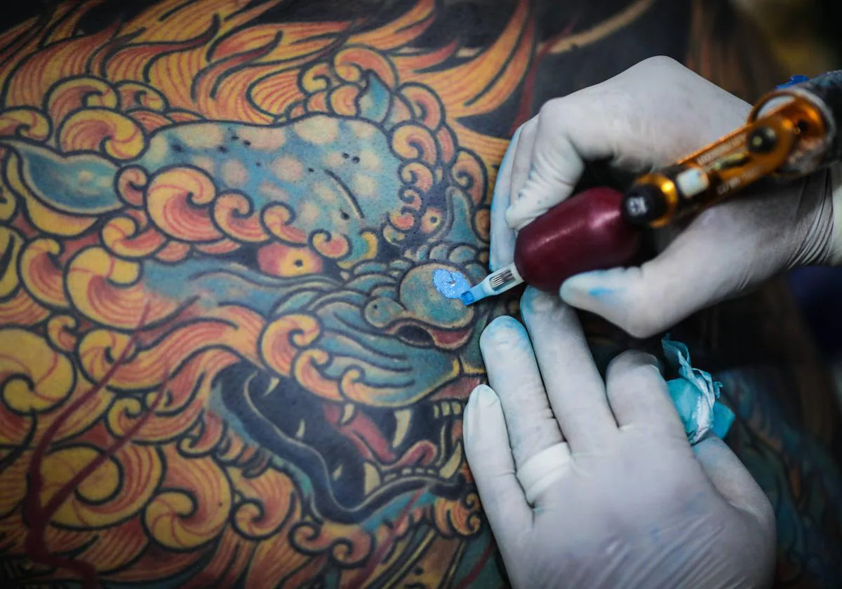 Prohibirán las tintas para tatuajes de colores en 2023 en EU? Todo lo que  se sabe sobre esta medida - Emprendedor