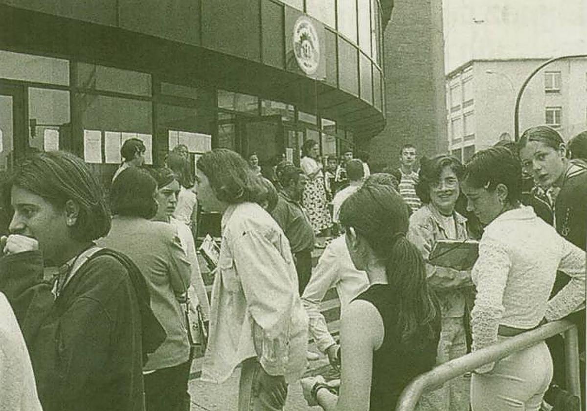 Alumnas del instituto Fernández Vallín.