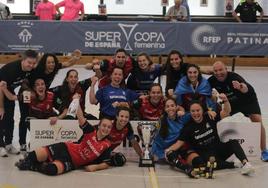 Las jugadoras celebran la supercopa lograda la semana pasada.