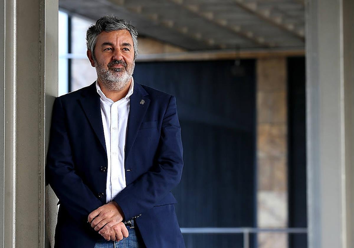 Alejandro Calvo, este viernes, en los soportales de la consejería.