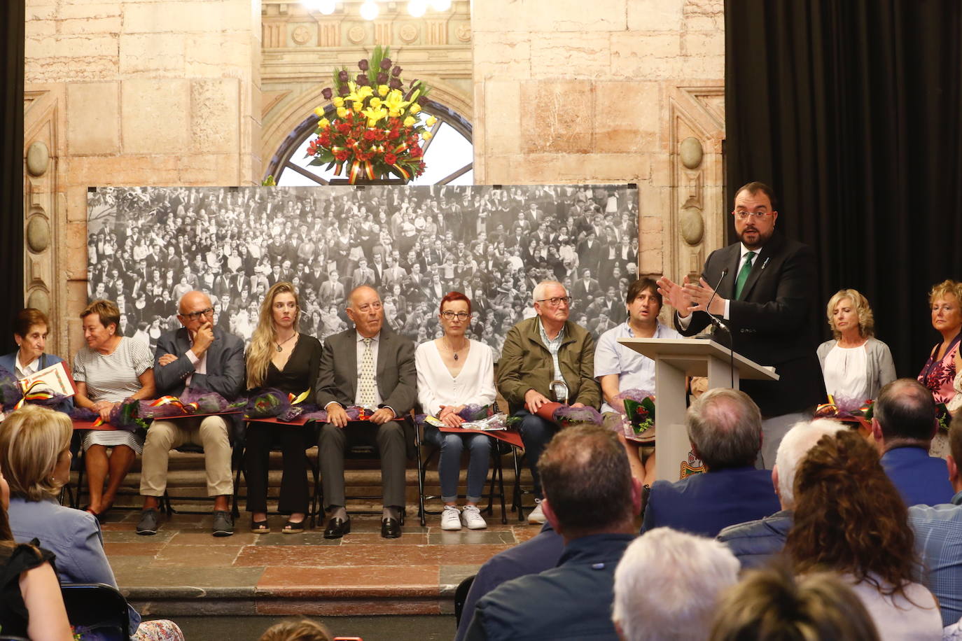 Barbón asiste al Día de la Memoria Democrática en Grado