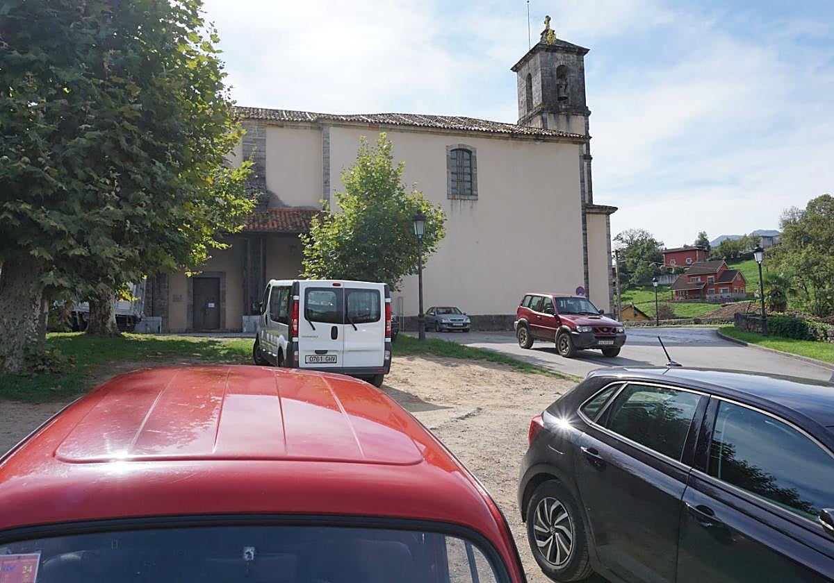 El Campu les Vares, junto al Aula del Reino, presenta problemas tanto de imagen como de tráfico.