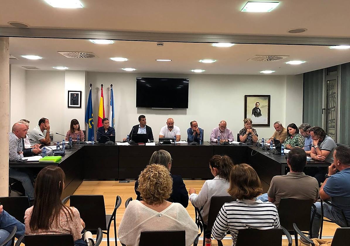 Pleno en el Ayuntamiento de Ribadesella.