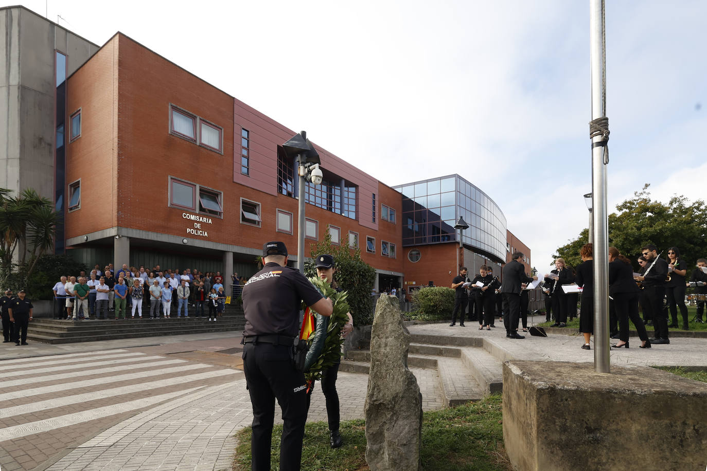 La Policía Nacional rinde honores a sus difuntos