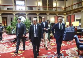 El consejero Borja Sánchez, Sabino García Vallina (TSK), José Armando Tellado (Capsa), la consejera Nieves Roqueñí y Sergio Martínez (Aleastur), en el Hotel de La Reconquista.