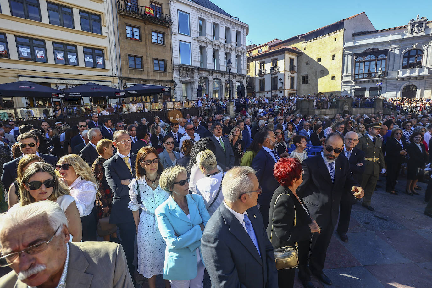 Multitudinaria jura de bandera en Oviedo