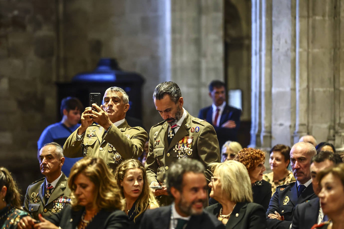 Multitudinaria jura de bandera en Oviedo