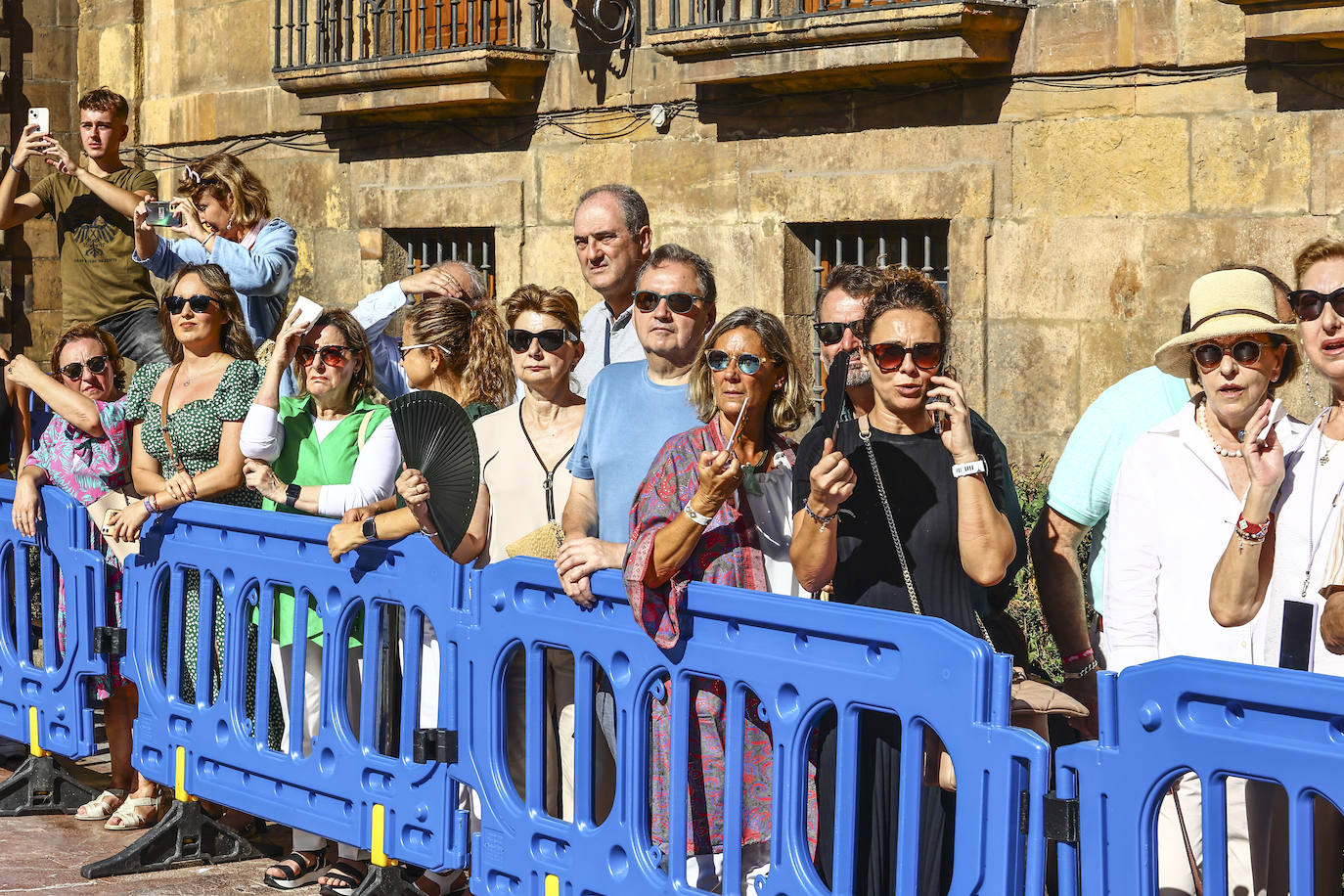 Multitudinaria jura de bandera en Oviedo