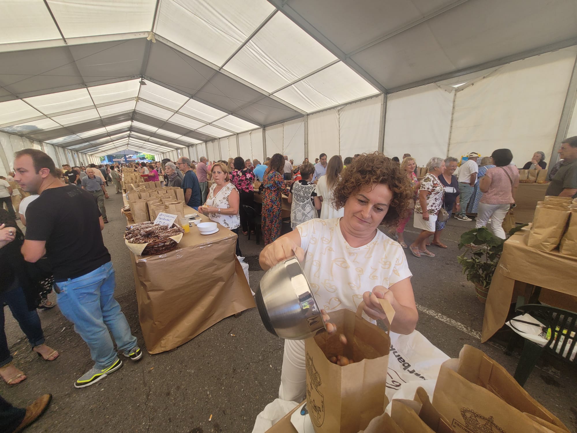 Infiesto festeja la cosecha de avellana