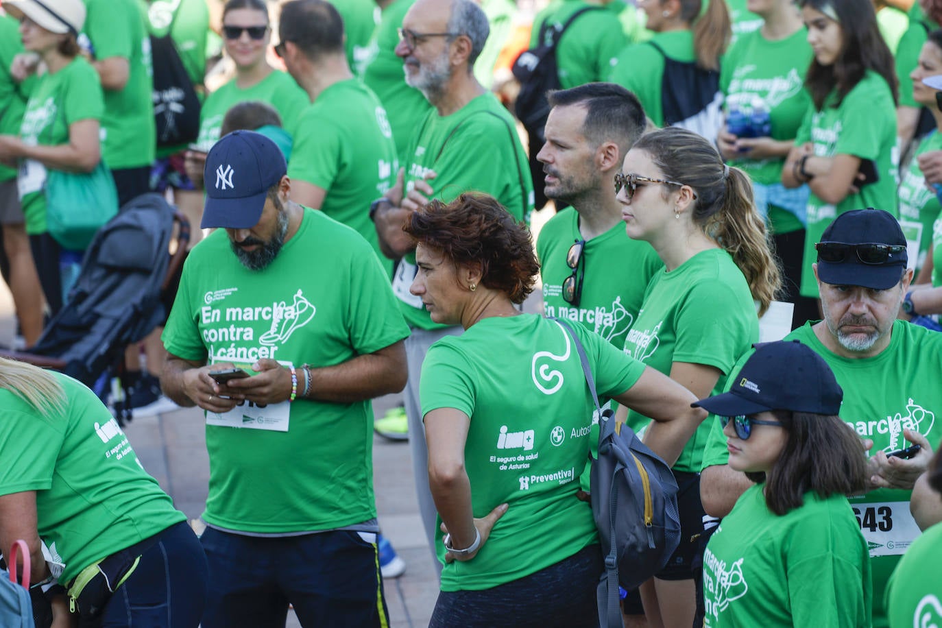 Solidaridad y caminata en Gijón en la lucha contra el cáncer