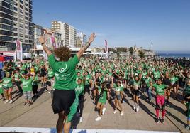 Solidaridad y caminata en Gijón en la lucha contra el cáncer