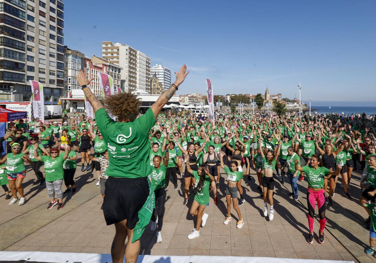 Solidaridad y caminata en Gijón en la lucha contra el cáncer