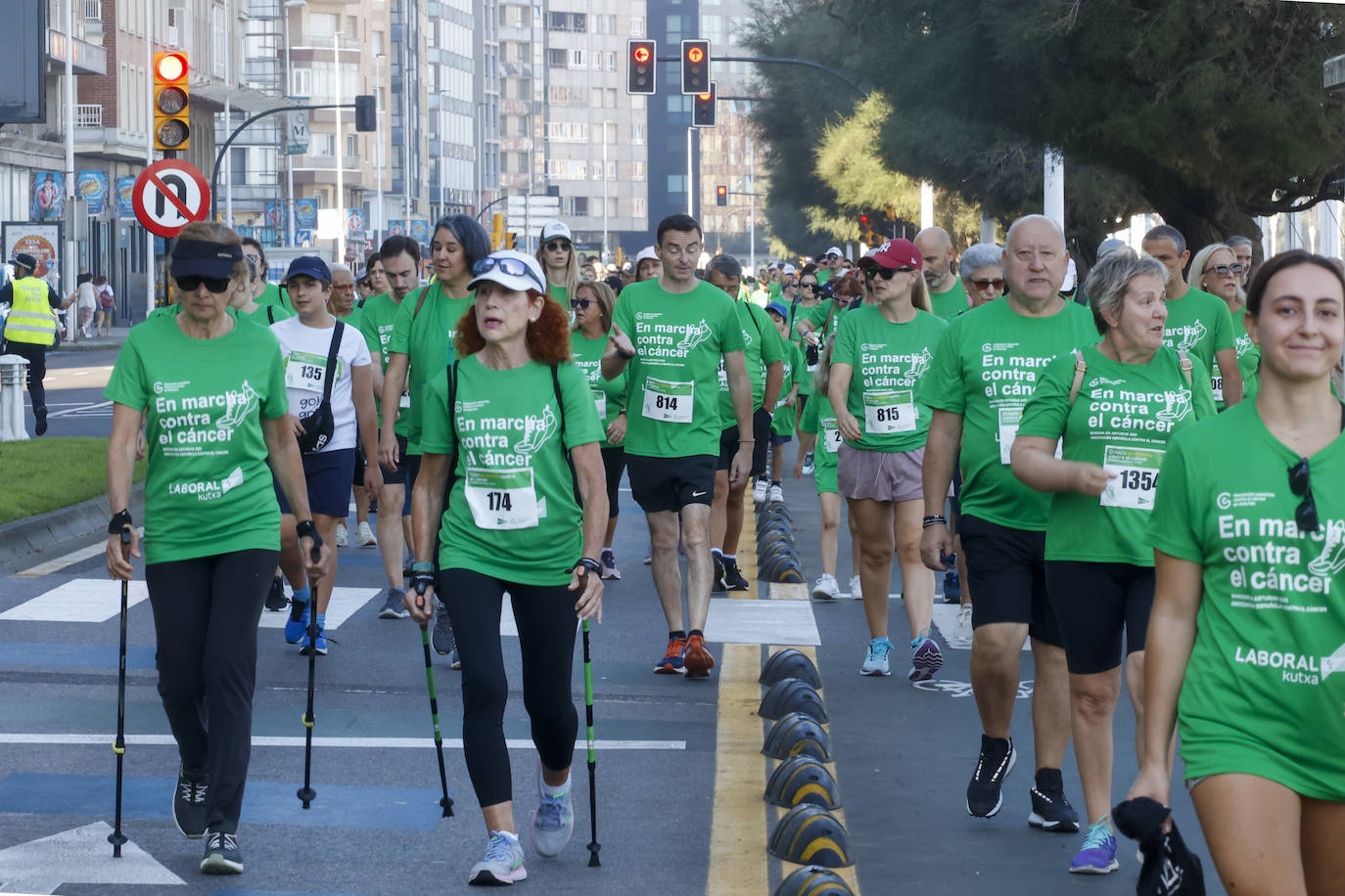 Solidaridad y caminata en Gijón en la lucha contra el cáncer