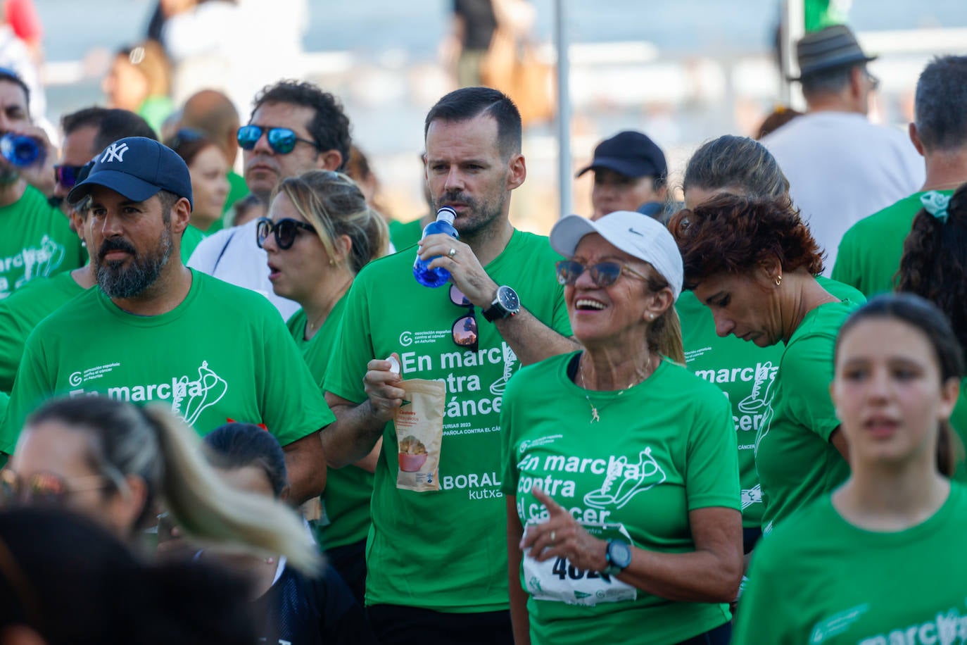 Solidaridad y caminata en Gijón en la lucha contra el cáncer