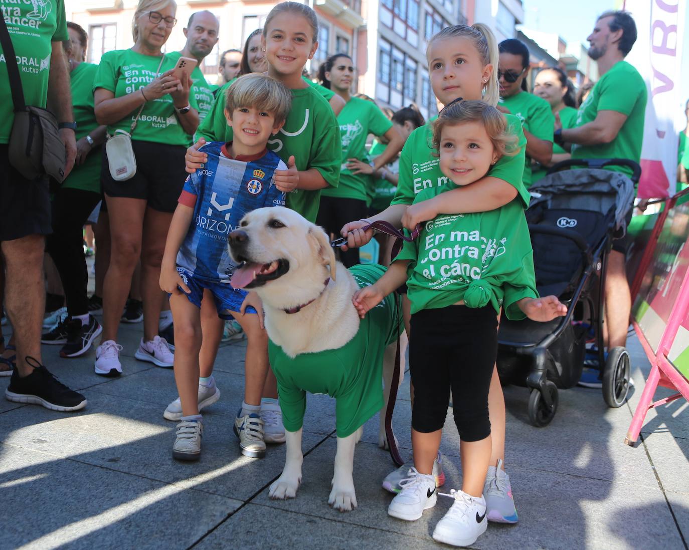 Avilés se tiñe de verde con cientos de personas &#039;en marcha&#039; contra el cáncer