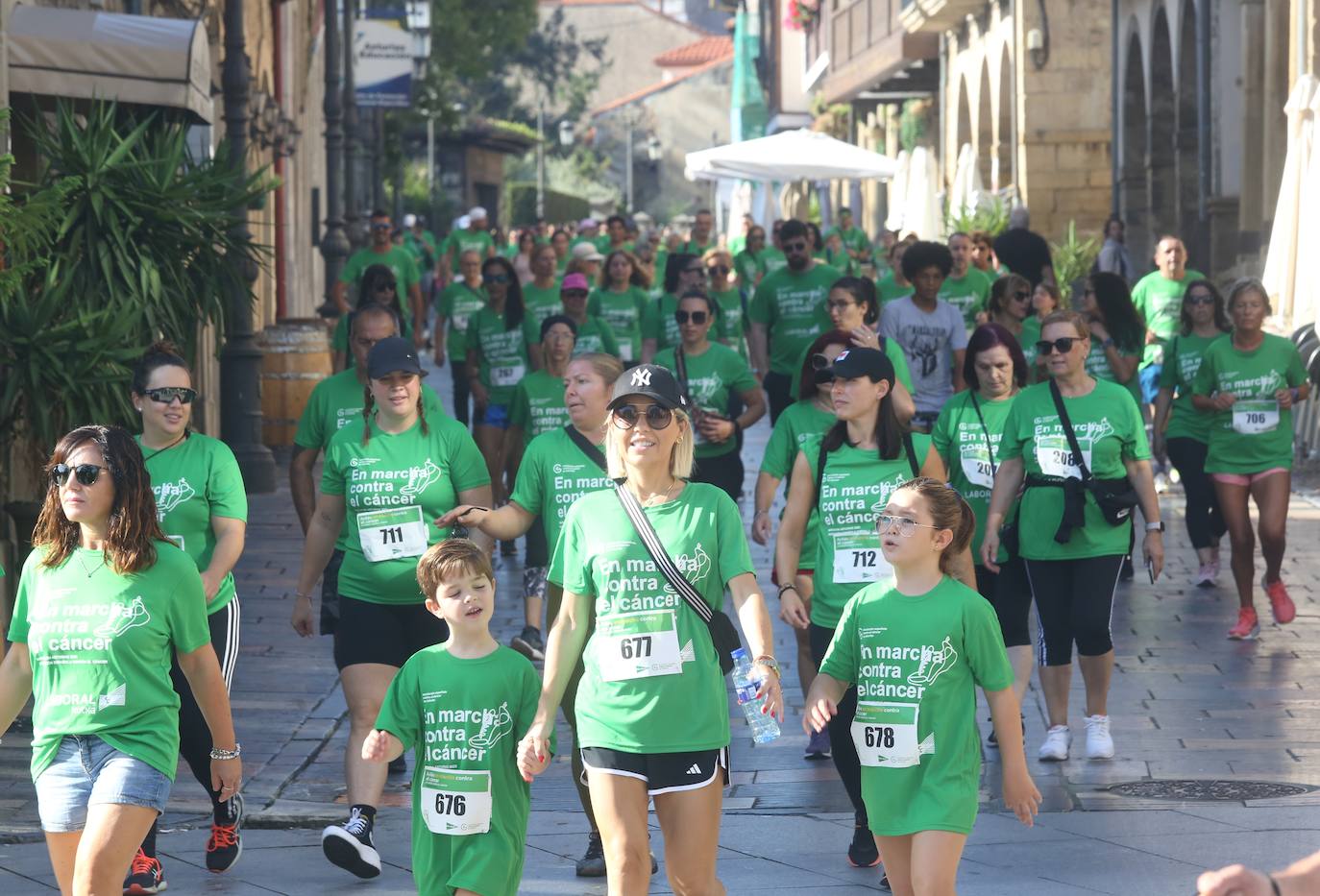 Avilés se tiñe de verde con cientos de personas &#039;en marcha&#039; contra el cáncer