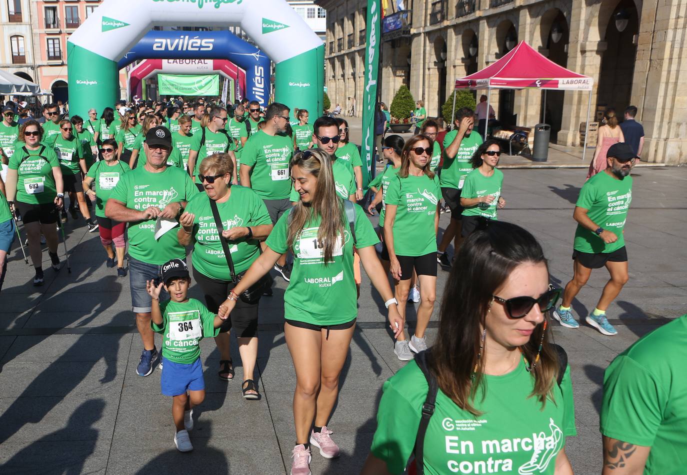 Avilés se tiñe de verde con cientos de personas &#039;en marcha&#039; contra el cáncer