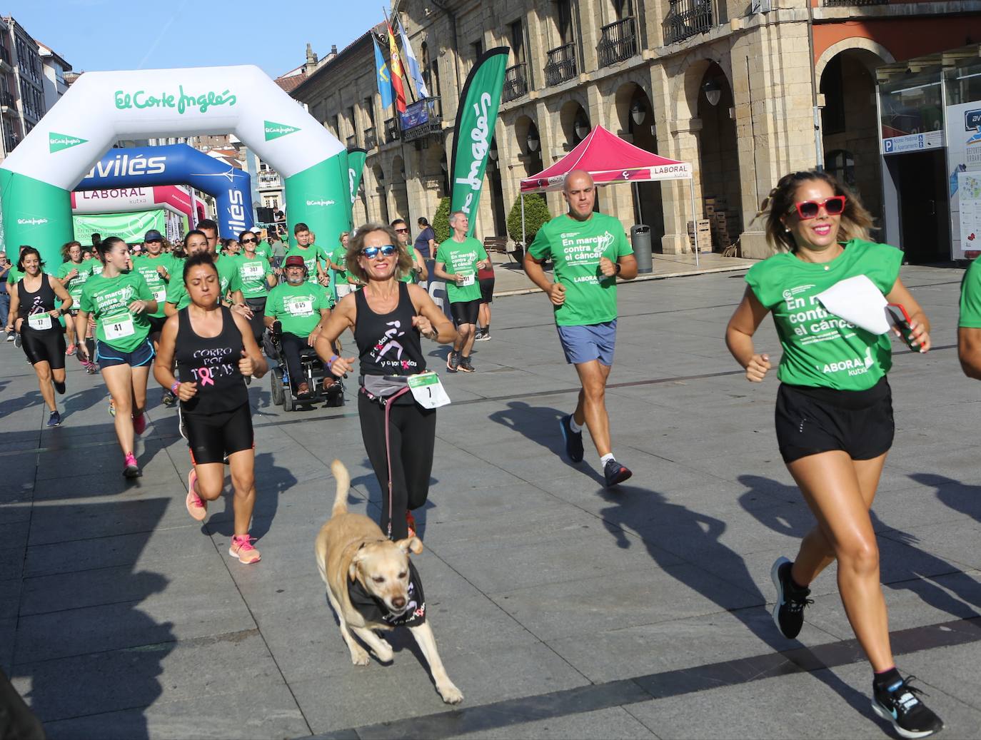 Avilés se tiñe de verde con cientos de personas &#039;en marcha&#039; contra el cáncer