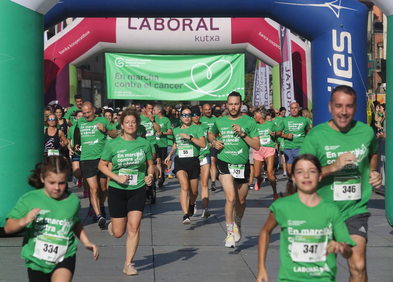 Avilés se tiñe de verde con cientos de personas &#039;en marcha&#039; contra el cáncer