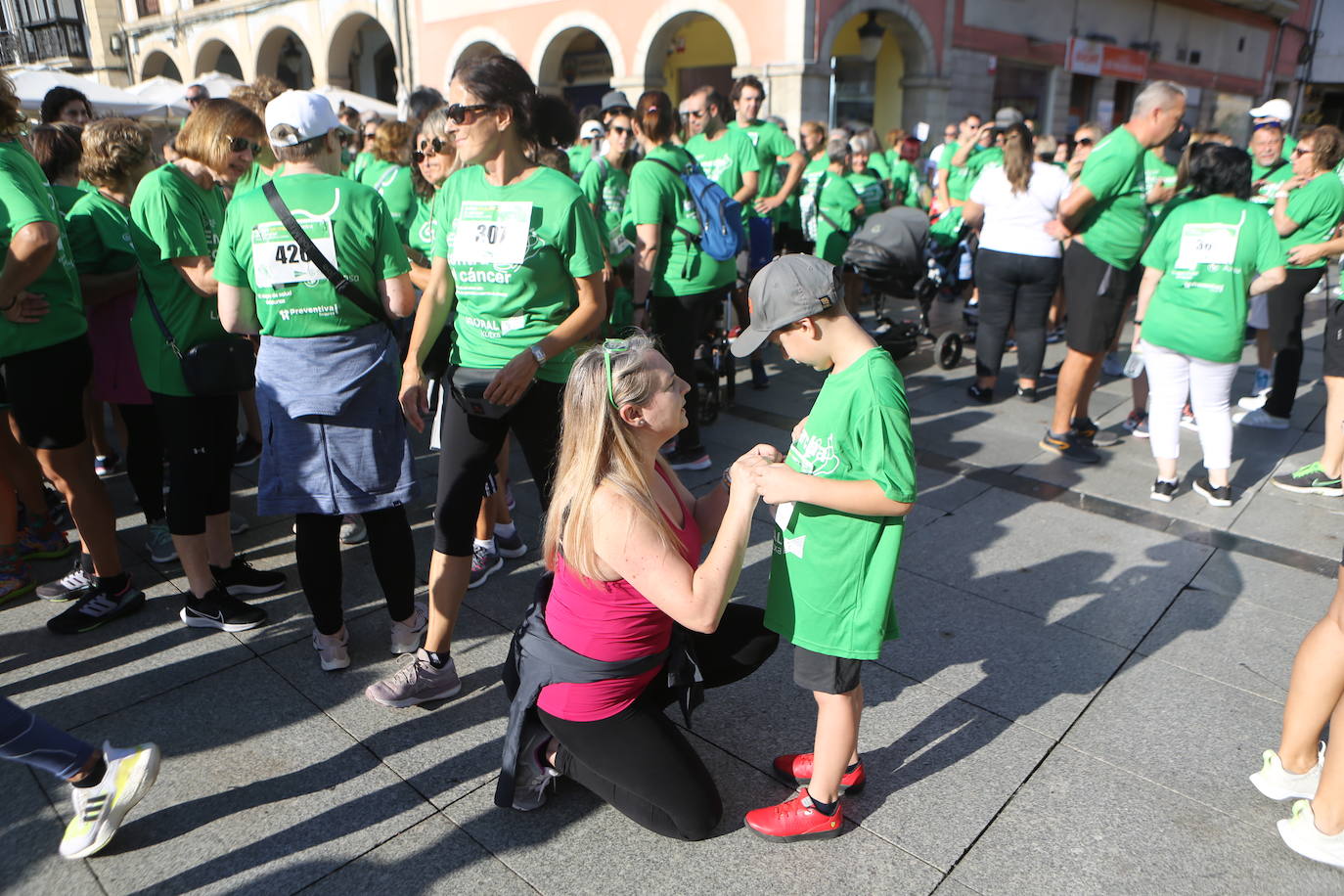 Avilés se tiñe de verde con cientos de personas &#039;en marcha&#039; contra el cáncer