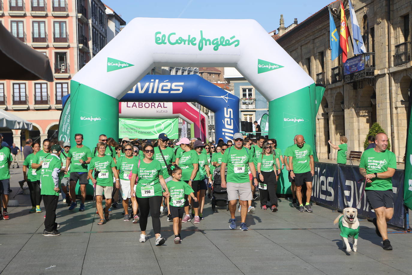 Avilés se tiñe de verde con cientos de personas &#039;en marcha&#039; contra el cáncer