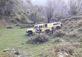 Efectivos del 112, durante la búsqueda del vecino de Blimea desaparecido por la zona de Sobrescobio.