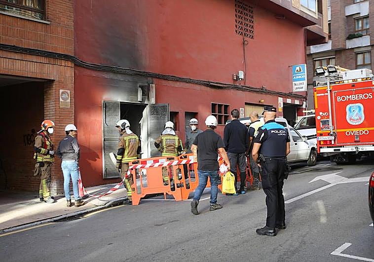 El fuego se produjo a eso de las nueve de la mañana, al parecer, en un transformador eléctrico.